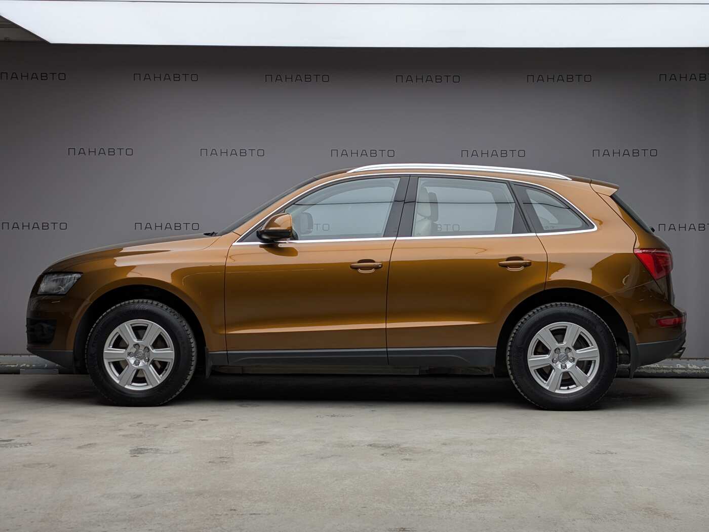 Audi Q5 2.0 AT (211 л.с.) 4WD