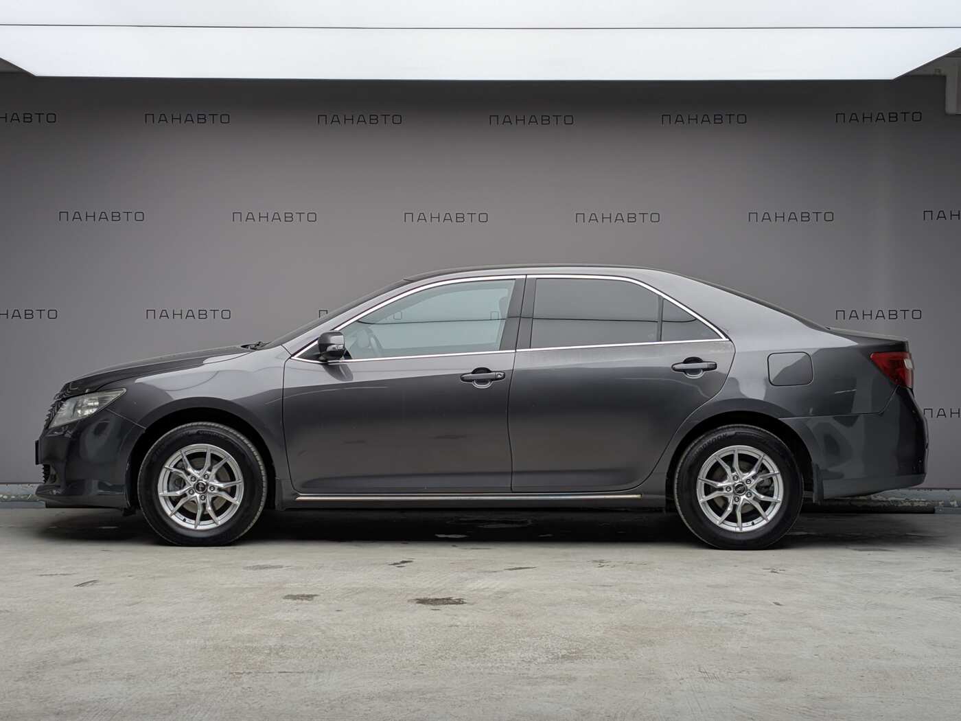 Toyota Camry 2.5 AT (181 л.с.)