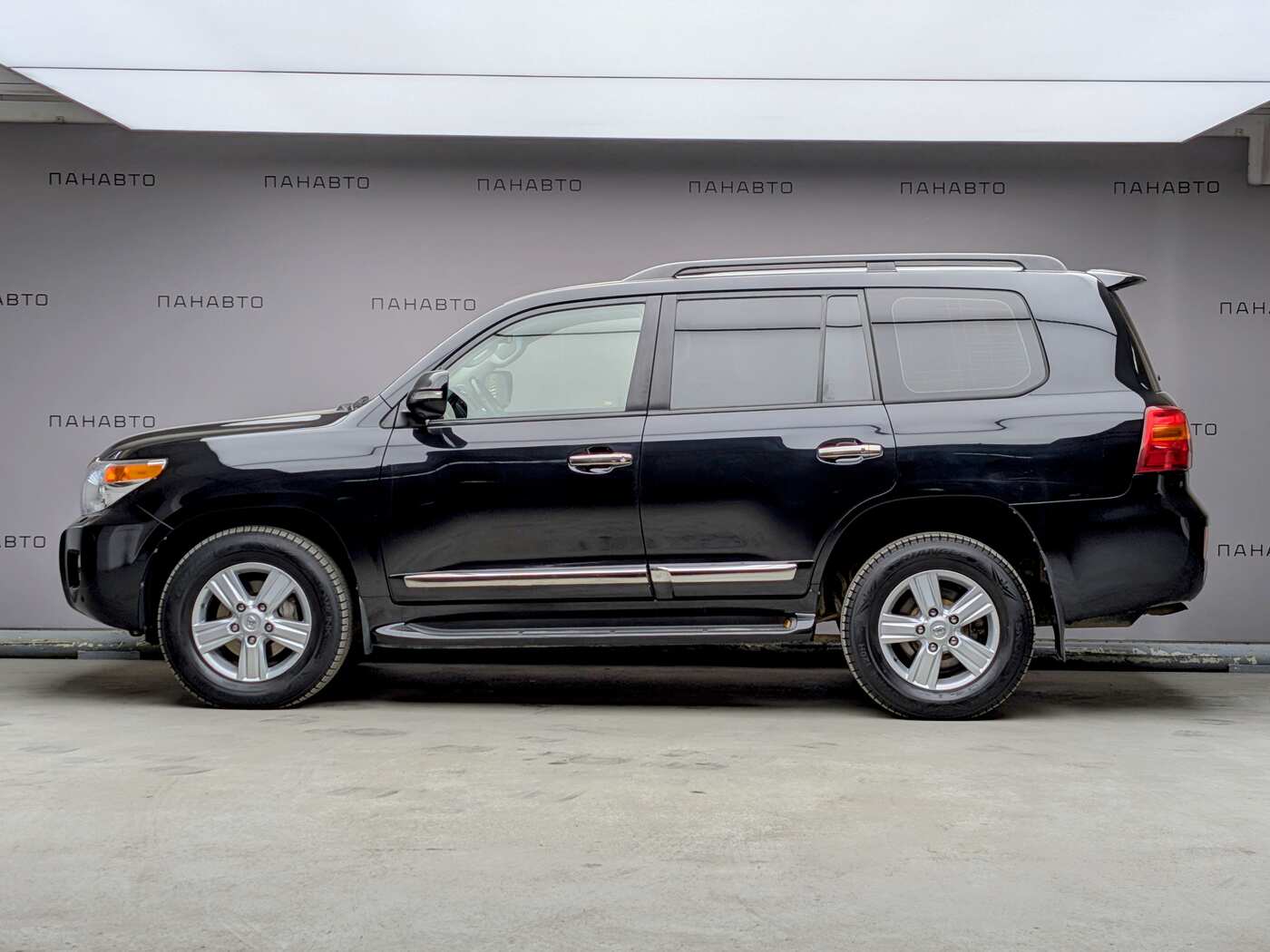 Toyota LAND CRUISER 200 4.5d AT (235 л.с.) 4WD