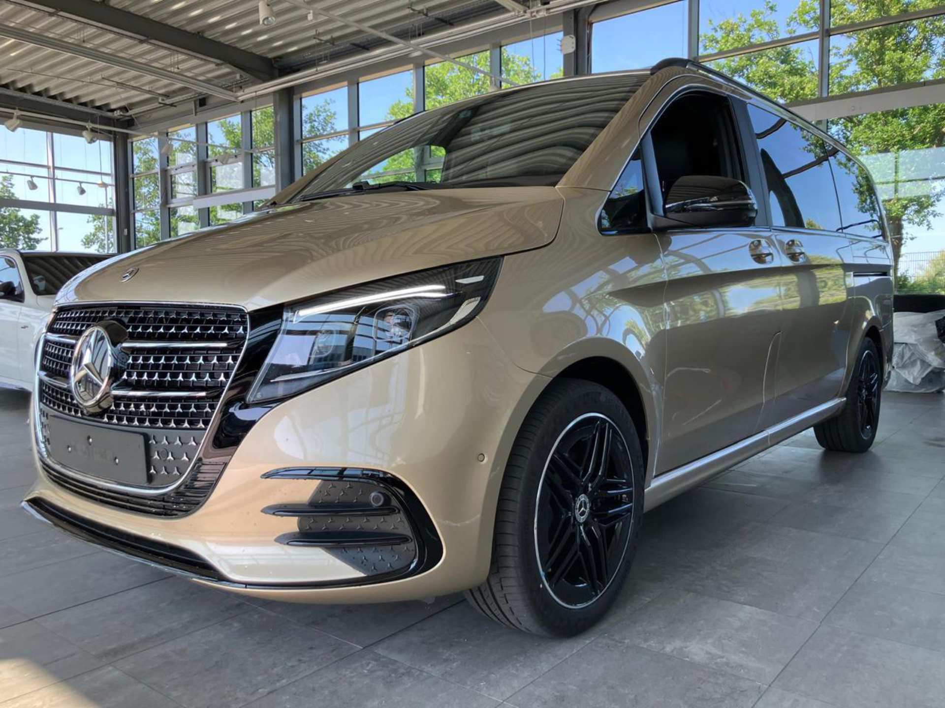 Mercedes-Benz V 300 d L 4MATIC Facelift (III Рестайлинг 2)