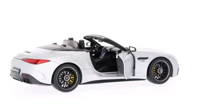 МОДЕЛЬ SL 63  серебристый 1:18